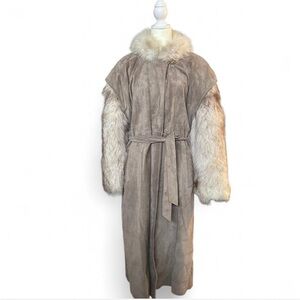 Vintage taupe coat 🤍